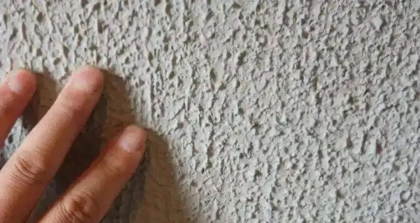 90%的業(yè)主都忽視了這個細(xì)節(jié)！防水層開裂、起皮就是這樣來